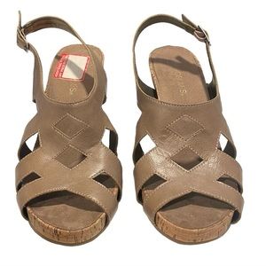 AEROSOLES PALM PLUSH WEDGE SANDAL size 9, gently used